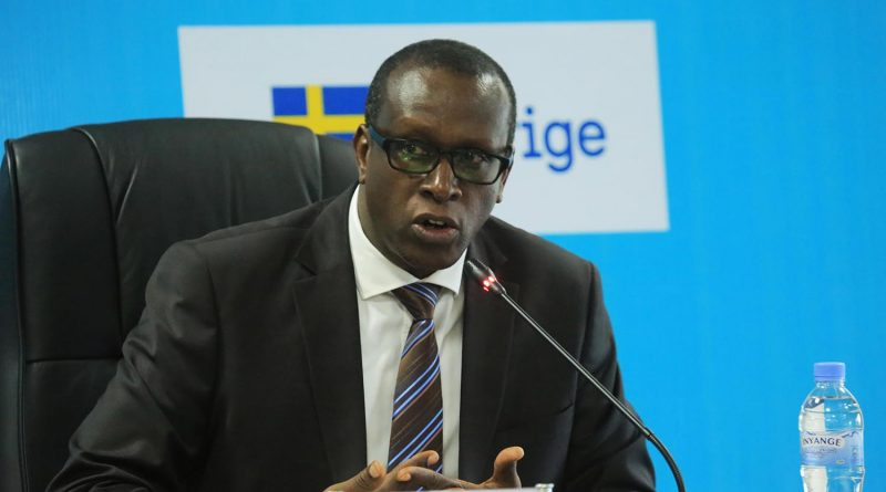 Lutte Contre Le Négationnisme Du Génocide: Lorsque le Commandant se trompe de cibles et&nbsp;d’ennemis